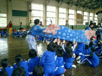 �V�䏬�w�Z�ɂ�