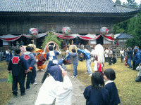 �{���{��